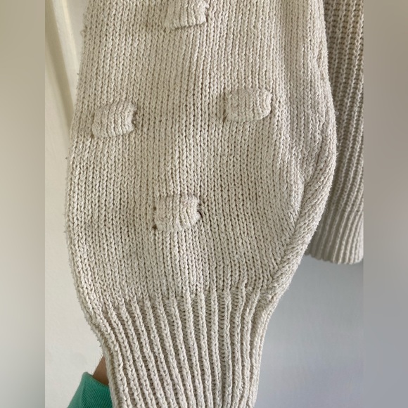 Womens Long Sleeve Chunky Knit oversized Crewneck Sweater. Cream, size Large. - Picture 11 of 13